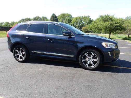 Blue 2015 Volvo XC60 T6