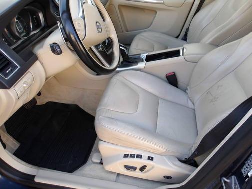 Blue 2015 Volvo XC60 T6