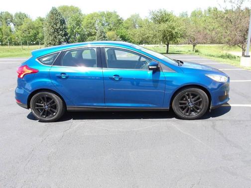 Lightning Blue Metallic 2018 Ford Focus SE