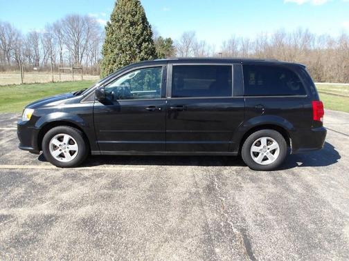 Brilliant Black Crystal Pearlcoat 2012 Dodge Grand Caravan SXT