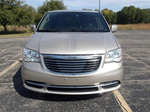 2016 Chrysler Town & Country LX