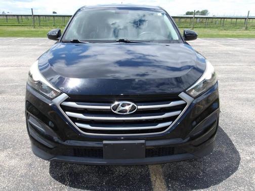Black Noir Pearl 2017 Hyundai TUCSON SE
