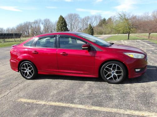 Maroon 2015 Ford Focus SE