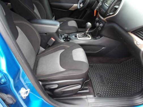 2017 Jeep Cherokee Sport