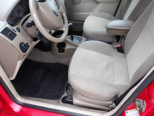 2005 Ford Focus ZX4 SES