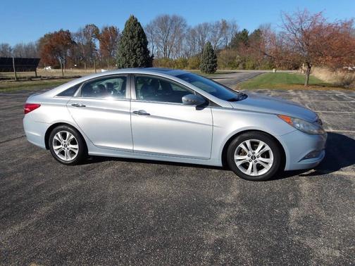 2011 Hyundai SONATA Limited