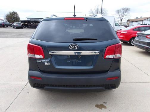 Titanium Silver 2011 Kia Sorento LX