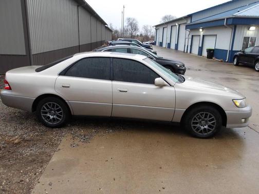 2000 Lexus ES 300 Base