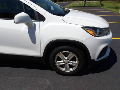 Summit White 2017 Chevrolet Trax LT