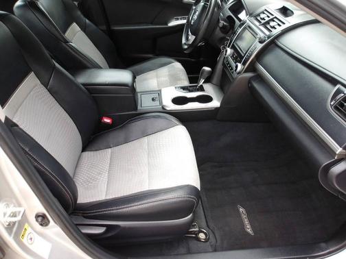 Classic Silver Metallic 2012 Toyota Camry SE