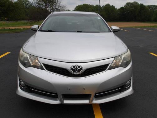 Classic Silver Metallic 2012 Toyota Camry SE