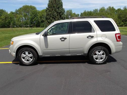 White 2009 Ford Escape XLT