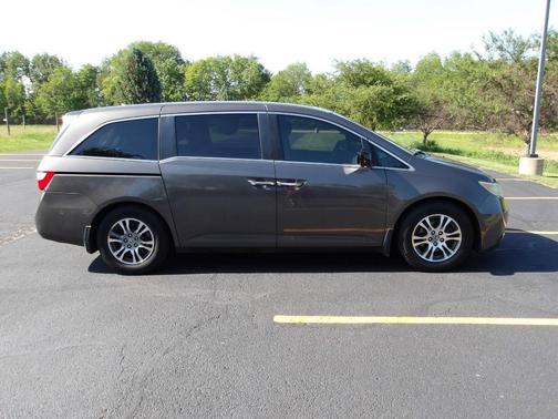 Polished Metal Metallic 2011 Honda Odyssey EX-L