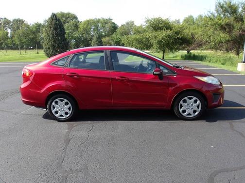 Maroon 2013 Ford Fiesta SE