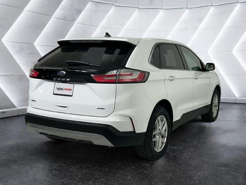 White 2022 Ford Edge SEL