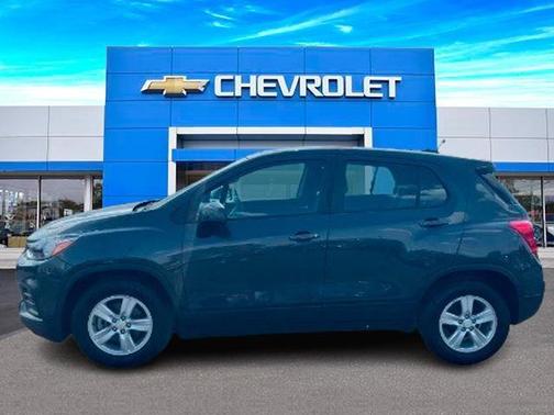 Photo 4 of 32 of 2019 Chevrolet Trax LS