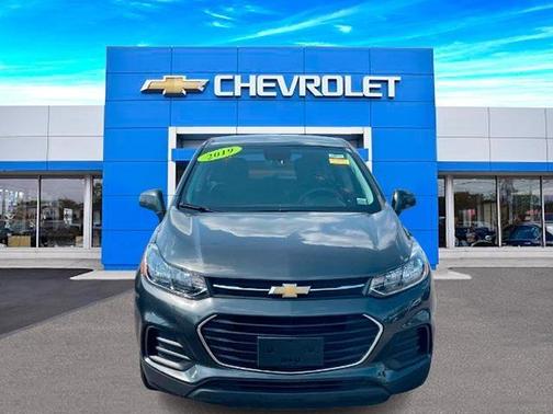 Photo 2 of 32 of 2019 Chevrolet Trax LS