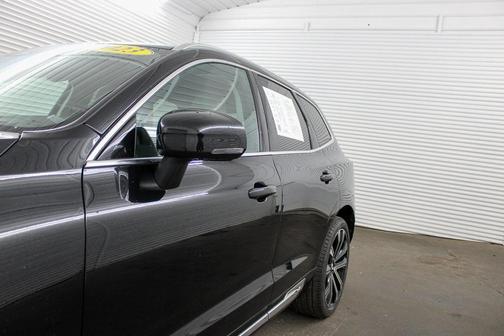 2023 Volvo XC60 B5 Ultimate Bright Theme