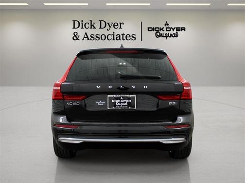 2023 Volvo XC60 B5 Ultimate Bright Theme
