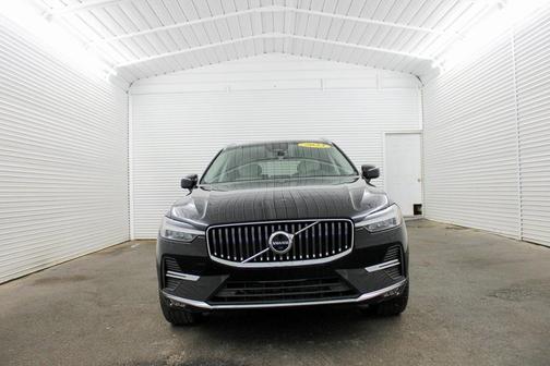 2023 Volvo XC60 B5 Ultimate Bright Theme