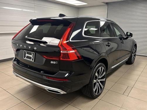 2023 Volvo XC60 B5 Ultimate Bright Theme