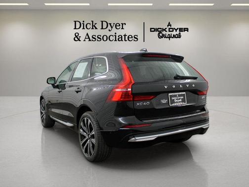 2023 Volvo XC60 B5 Ultimate Bright Theme