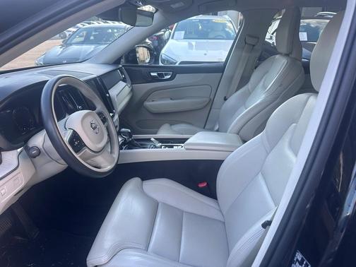 2021 Volvo XC60 T5 Inscription