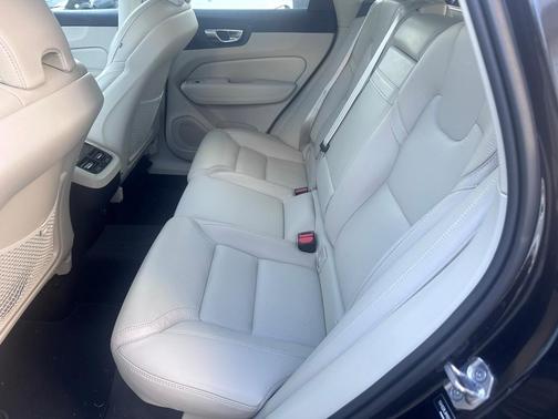 2021 Volvo XC60 T5 Inscription