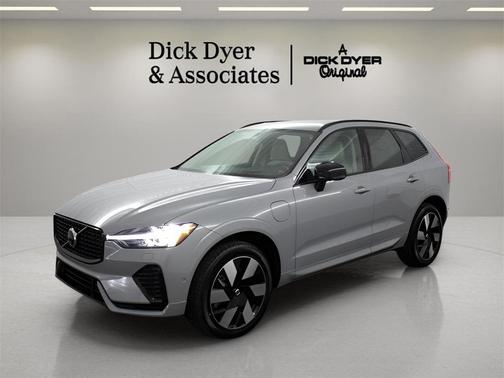 2024 Volvo XC60 Recharge Plug-In Hybrid T8 Ultimate Dark Theme