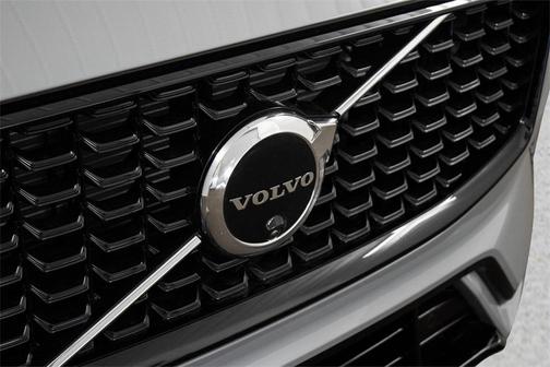 2024 Volvo XC60 Recharge Plug-In Hybrid T8 Ultimate Dark Theme