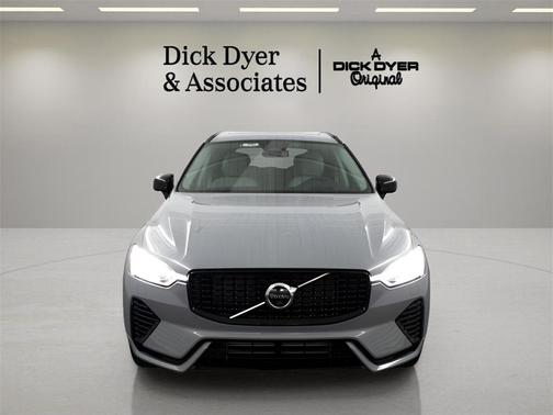 2024 Volvo XC60 Recharge Plug-In Hybrid T8 Ultimate Dark Theme