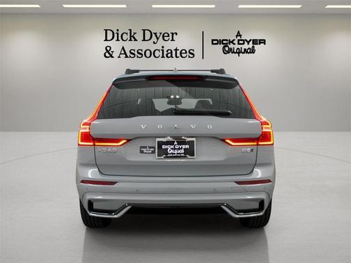 2025 Volvo XC60 B5 Ultra