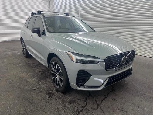 2025 Volvo XC60 B5 Ultra