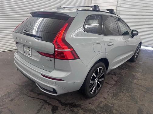 2025 Volvo XC60 B5 Ultra