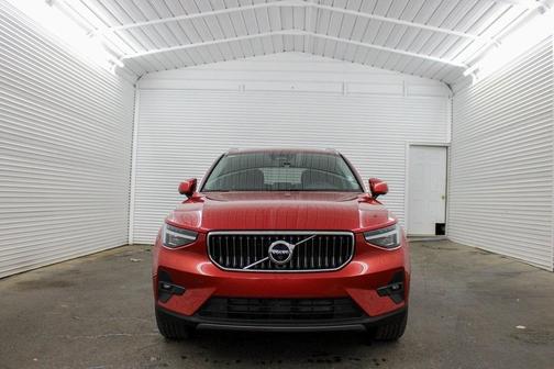 2024 Volvo XC40 B5 Plus Bright Theme