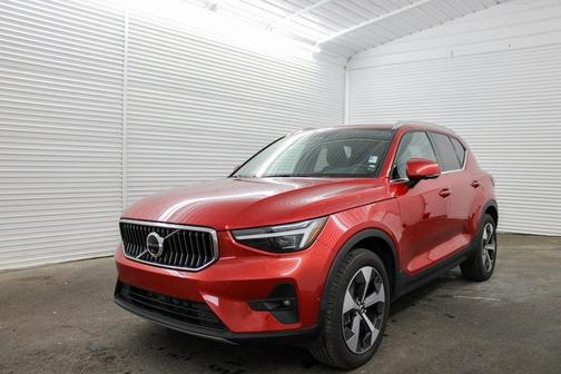 2024 Volvo XC40 B5 Plus Bright Theme