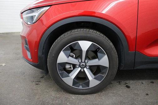 2024 Volvo XC40 B5 Plus Bright Theme