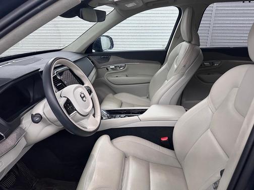 2024 Volvo XC90 B6 Ultimate Bright Theme 7-Seater