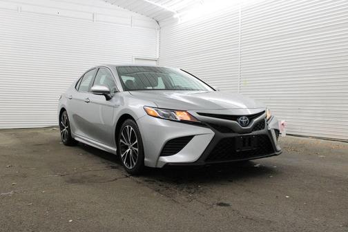 Celestial Silver Metallic 2020 Toyota Camry Hybrid SE