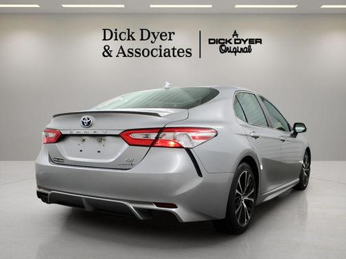 Celestial Silver Metallic 2020 Toyota Camry Hybrid SE