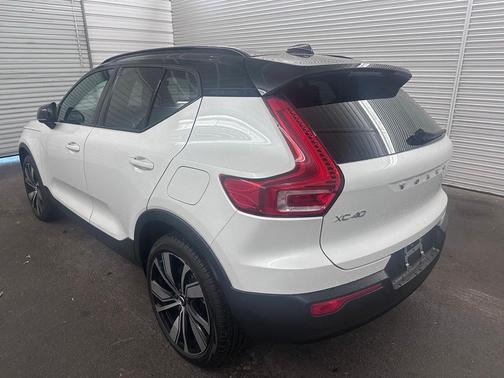 2022 Volvo XC40 Recharge Pure Electric P8 Twin Plus