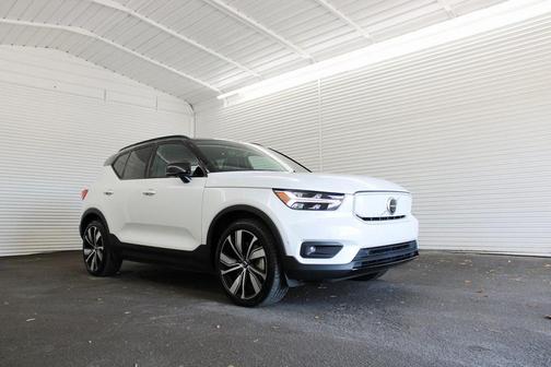 2022 Volvo XC40 Recharge Pure Electric P8 Twin Plus
