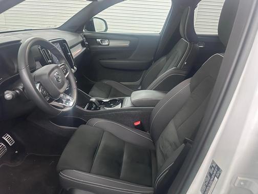 2022 Volvo XC40 Recharge Pure Electric P8 Twin Plus