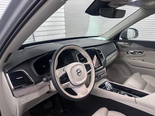 2024 Volvo XC90 B6 Ultimate Bright Theme 7-Seater