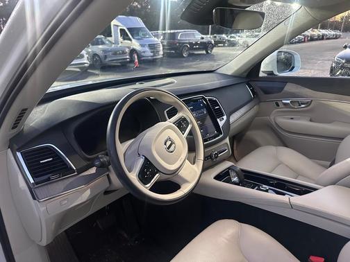 2024 Volvo XC90 B5 Plus Bright Theme