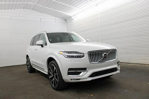 2024 Volvo XC90 B5 Plus Bright Theme
