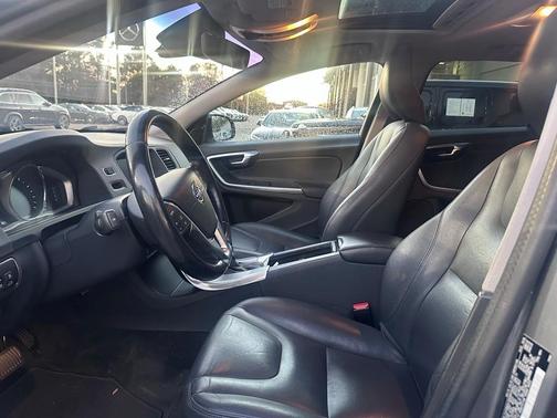 2018 Volvo V60 Cross Country T5