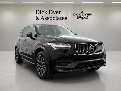 2022 Volvo XC90 T5 Momentum 7 Passenger