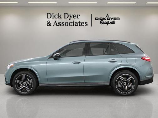 Verde 2025 Mercedes-Benz GLC 350e Base 4MATIC