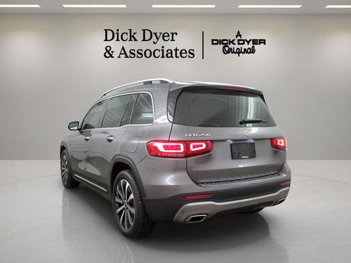 Mountain Gray Metallic 2023 Mercedes-Benz GLB 250 Base